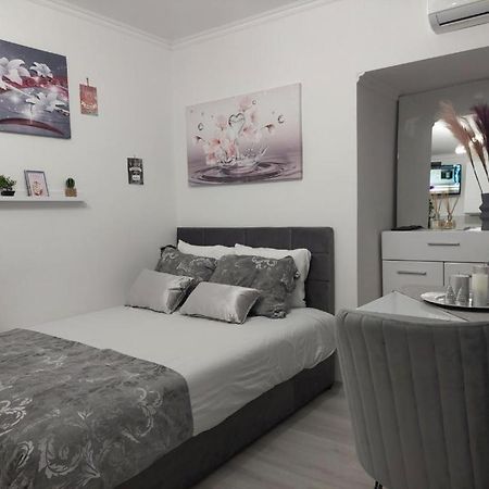 City Lux Square Apartment Skopje Esterno foto