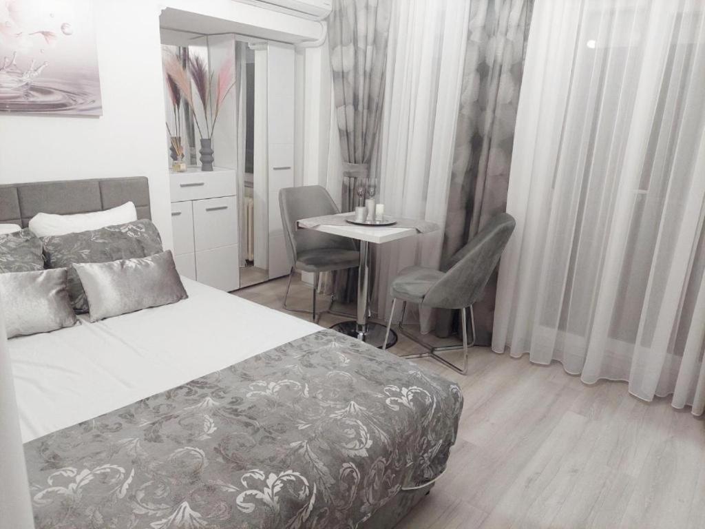 City Lux Square Apartment Skopje Esterno foto