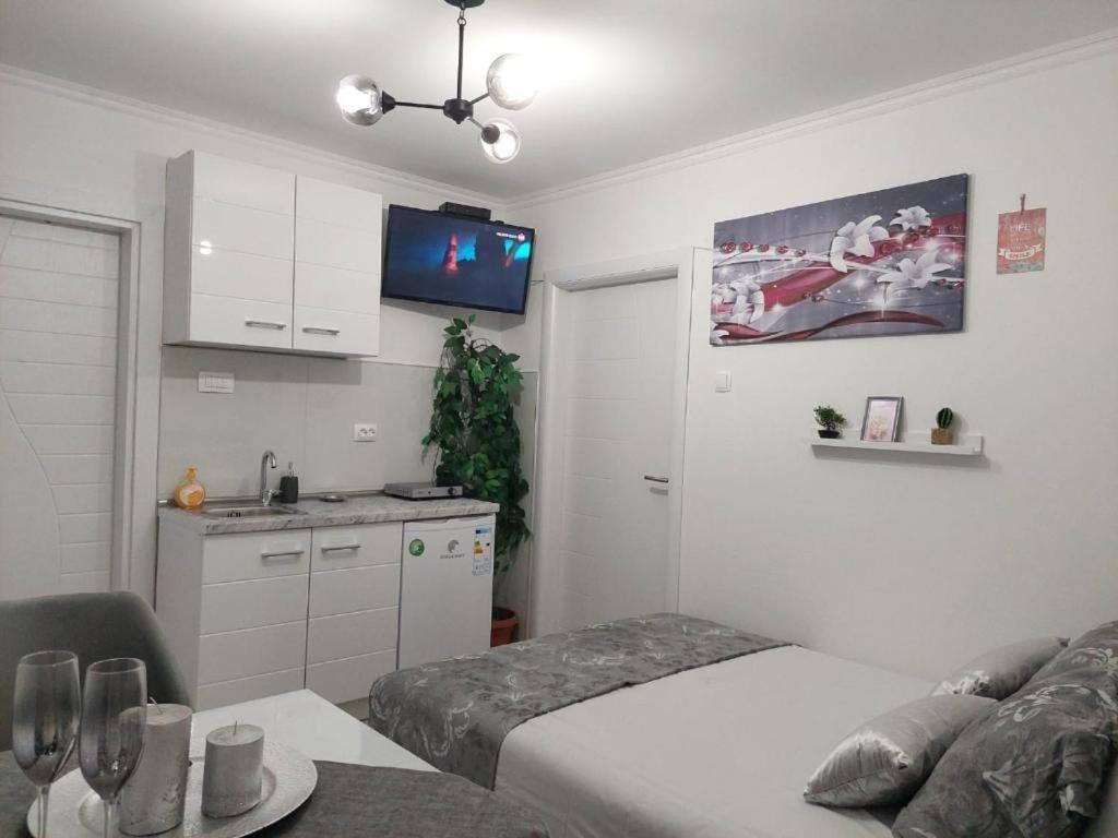 City Lux Square Apartment Skopje Esterno foto